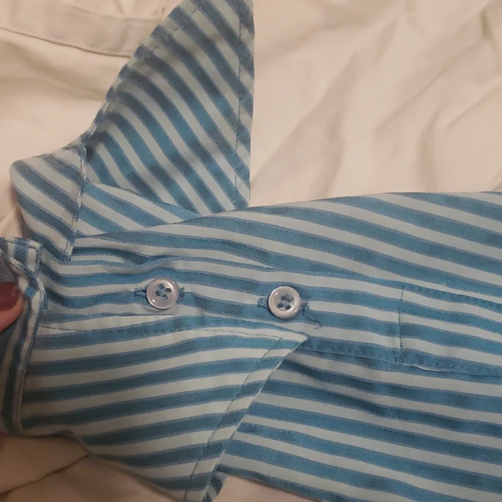 Harve Bernard vertical striped button down size small - Picture 4 of 5